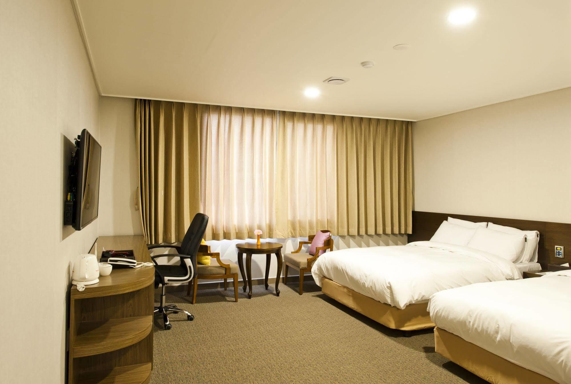 Jeonju Yeonghwa Hotel Exterior foto